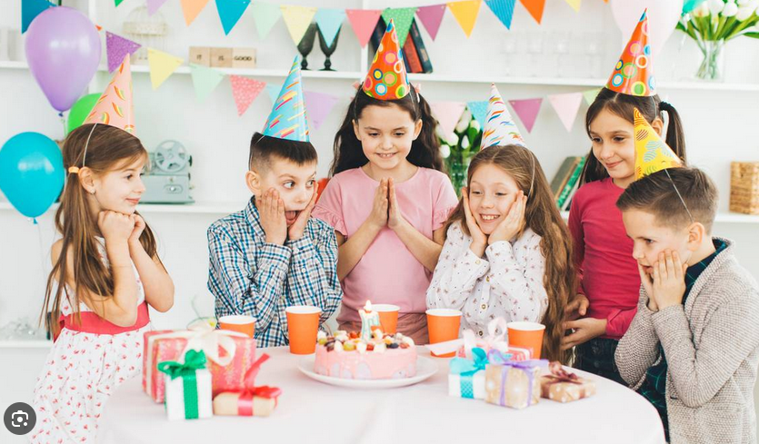 Обложка курса «[Party box] День рождения для детей 4-6 лет. Приключения в Волшебном лесу или Поиски ковра-самолета»