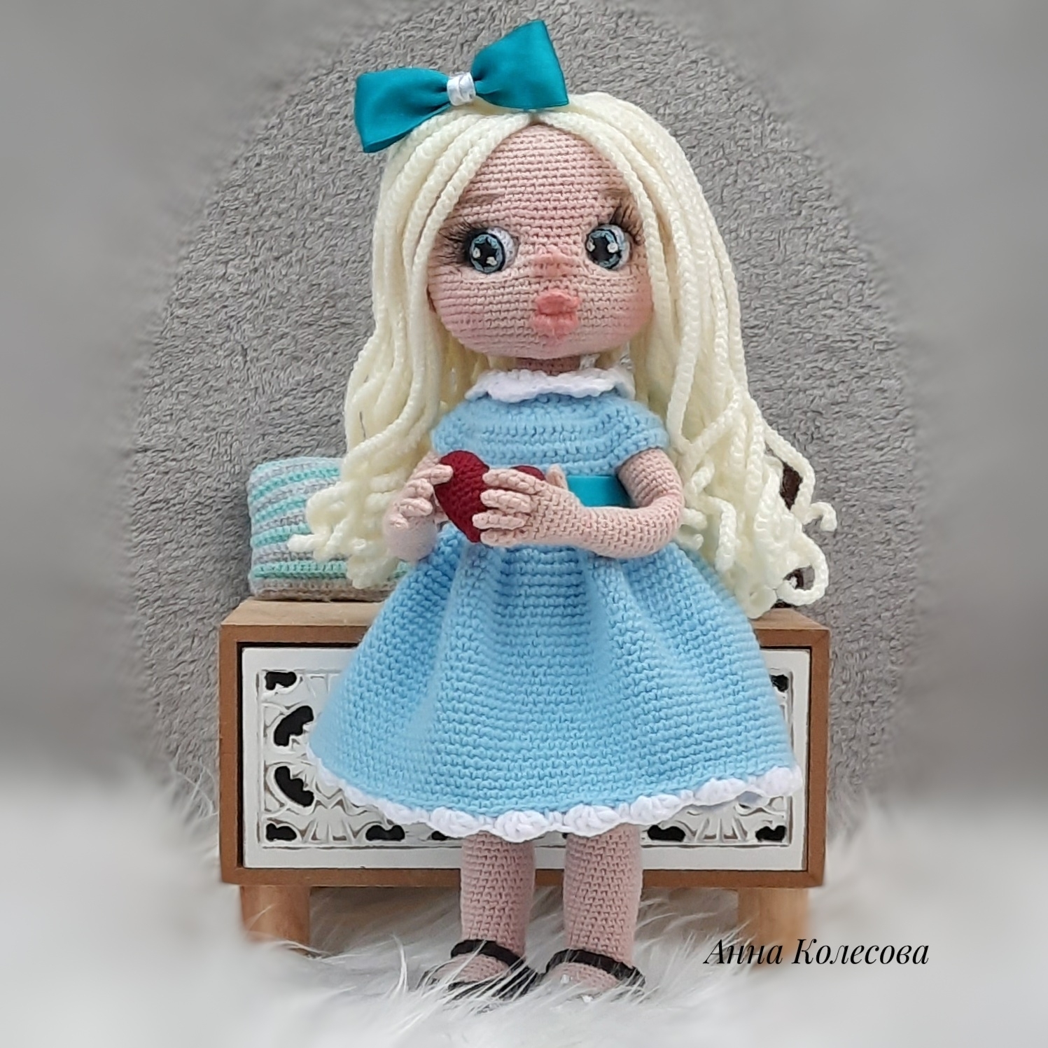 Обложка курса «[Knitted_dolls_anuta] Кукла с подвижными глазками (Анна Колесова)»