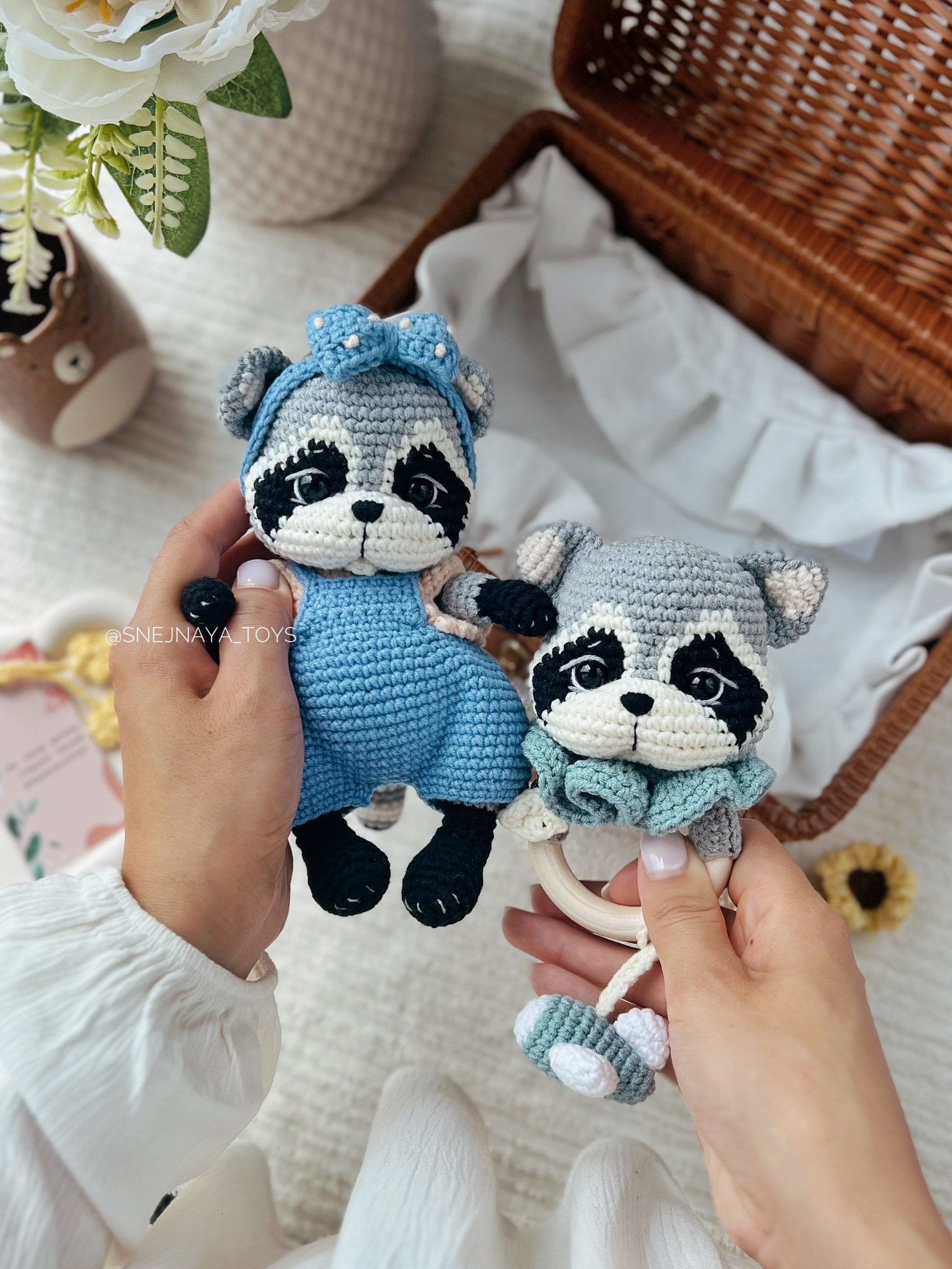 Обложка курса «[snejnaya_toys] Погремушки, мини игрушки Енотики (Снежанна Николаева)» (Snejnaya_ toys)